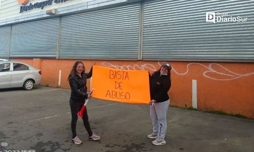 Trabajadores de supermercado se mantienen en huelga legal en Osorno