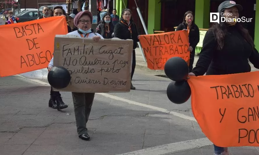 Anuncian bingo a beneficio de  trabajadores en huelga de  supermercado de Osorno