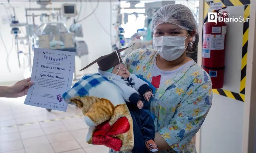 Hospital de Osorno celebra alta médica de pequeño prematuro