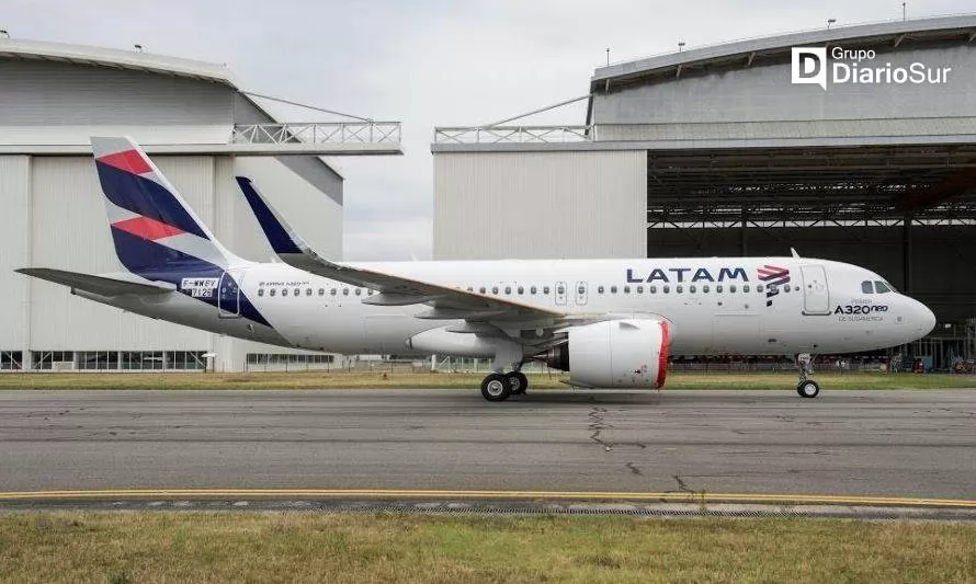 Pasajeros molestos tras cancelación de vuelo Osorno-Santiago