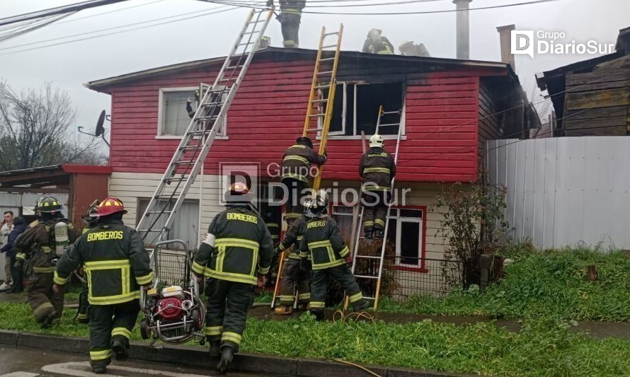 Con daños considerables resultó una casa en Rahue Bajo a consecuencia de un incendio 