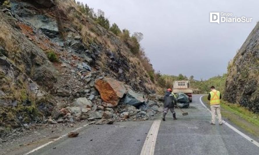 Deslizamiento de tierra provocó el corte del camino a Pucatrihue