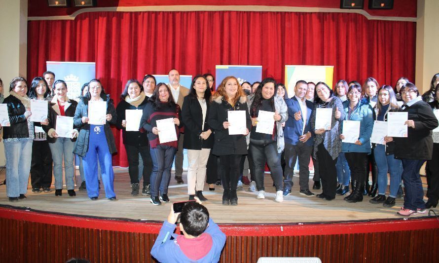 Emprendedoras osorninas se certifican tras concluir nueva Escuela de Fortalecimiento Empresarial Femenino
