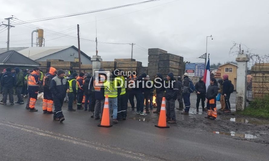 Sindicato de Madexpo inicia huelga e interrumpen tránsito camino al mar
