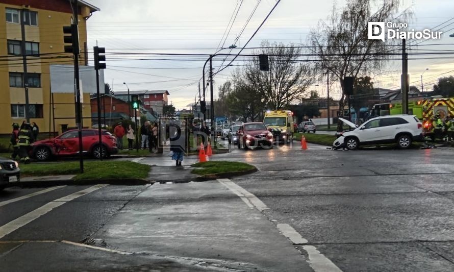 Dos lesionados deja colisión vehicular en sector oriente de Osorno