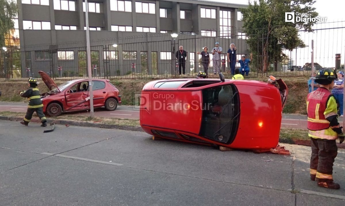 Accidente con volcamiento vehicular dejó tres lesionados en Osorno
