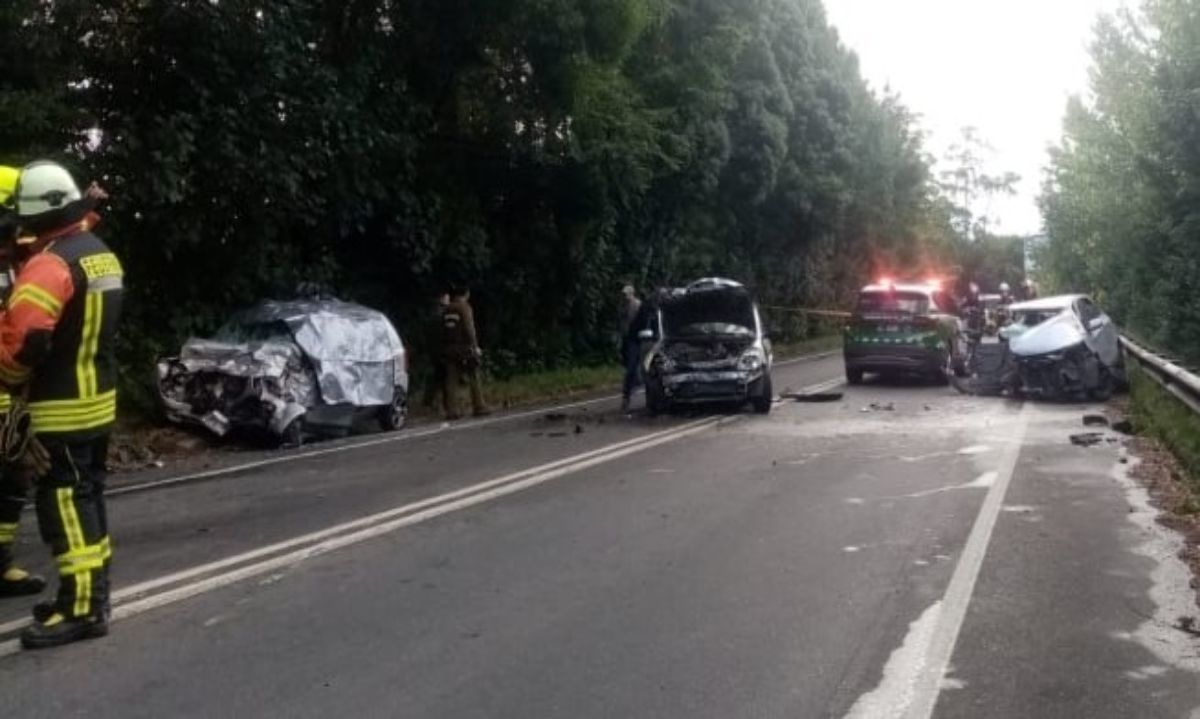 Un fallecido y cuatro heridos deja violenta colisión en la ruta Puerto Varas-Alerce