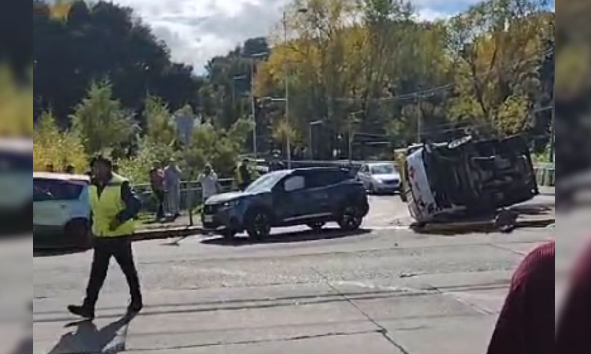 Colisión vehícular entre dos autos y un camión en Osorno